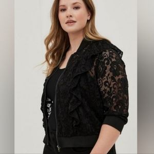 7230-16 * Torrid Lace Ruffle Crop Bomber Jacket Size 2 NWOT (18/20)